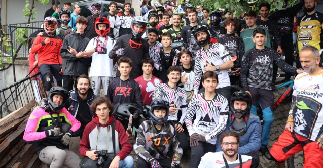 Bursa'da Türkiye'nin ilk 'Urban Downhill' yarışı nefesleri kesti