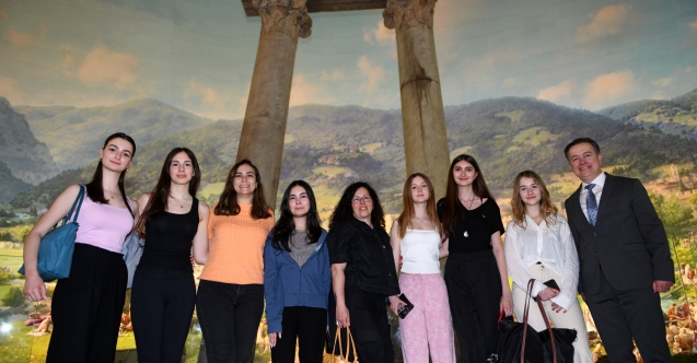 Başkan Aydın örnek liselilerle Osmangazi’de bir araya geldi