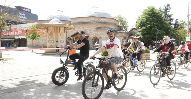 Yenişehir’de bisikletliler çevre için pedal çevirdi