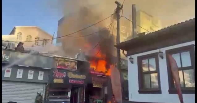 Bursa Setbaşında korkutan yangın: 5 iş yeri zarar gördü