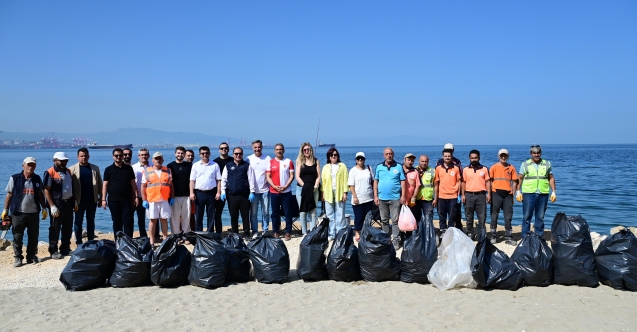 Gemlik'in yeni sahil yolu birlikte temizlendi