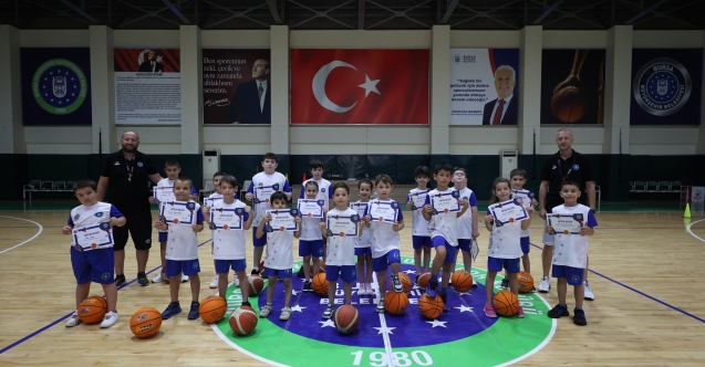 Yaz Spor Okulları#039;nda ilk dönem sona erdi: Binlerce çocuk sertifikasını aldı