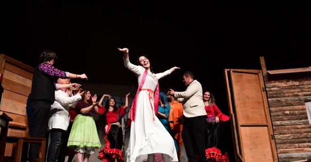 Aşkın ve hüznün hikayesi: Deli Ayten müzikali izleyiciyle buluştu