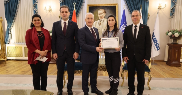 Başkan Bozbey’den güler yüzlü güvenlik görevlisine teşekkür belgesi