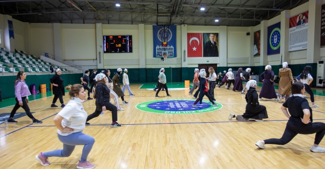 Bursa’da spor festivali pilates ve zumba ile başladı