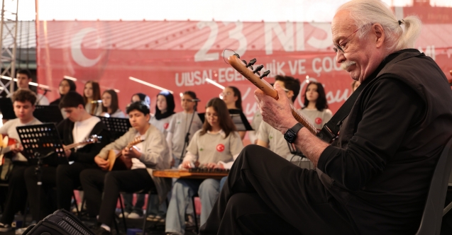 Osmangazi’de 23 Nisan rüzgarı: Cahit Berkay ve gençler aynı sahnede