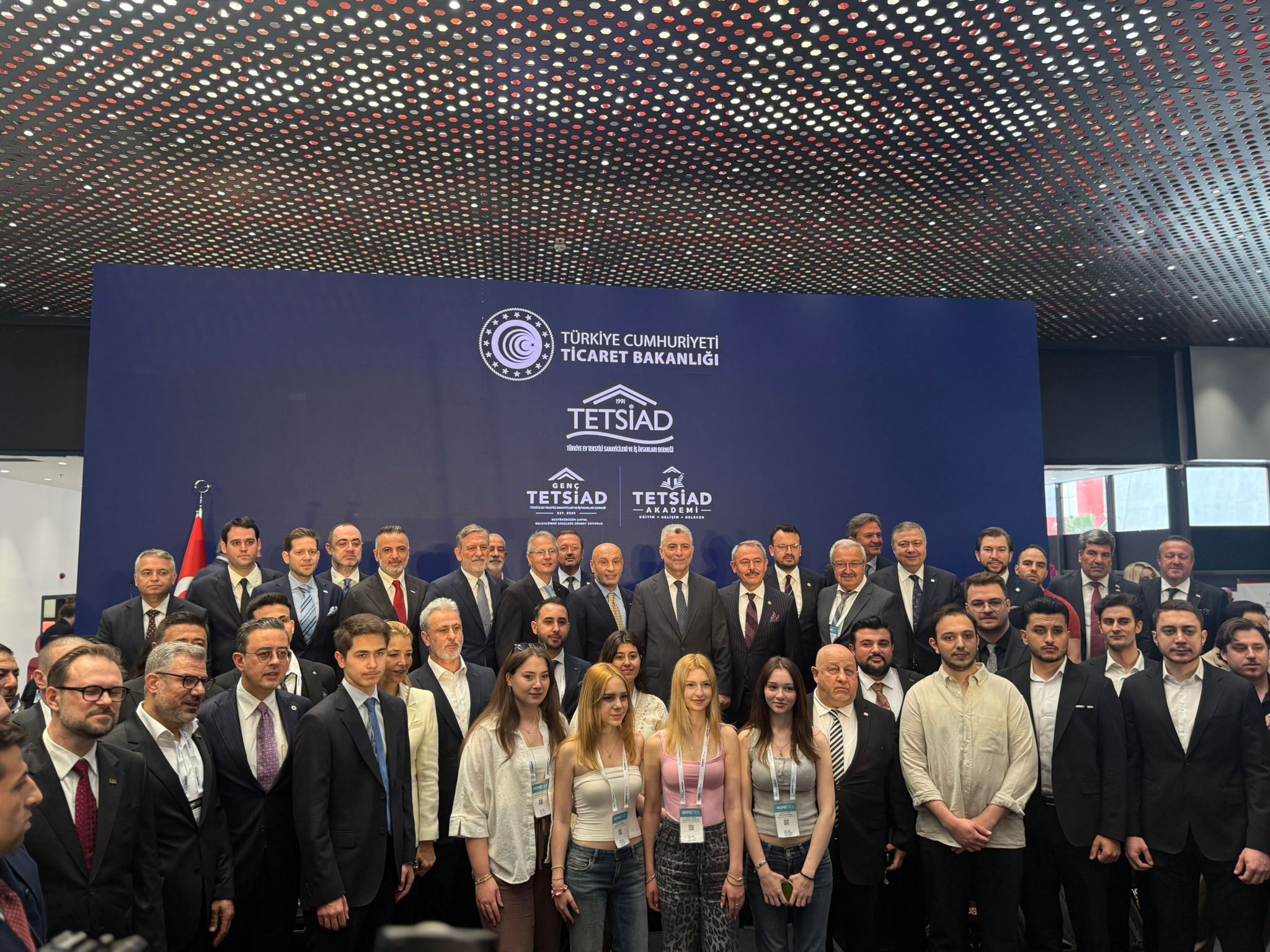 Bursa imzası dünya vitrininde: HOMETEX 2026 İstanbul’da kapılarını açtı