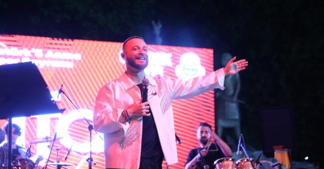 İnegöl Heykel Meydanı’nda Safa Zakir ile 19 Mayıs coşkusu