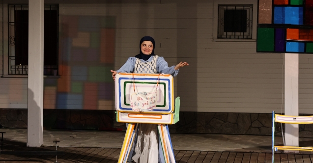 Deniz Ekinci'nin tek kişilik "Gözbağcı" performansı izleyiciden tam not aldı