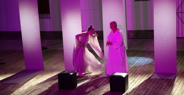 "Kadın Oyunları Festivali Nilüfer" Şairler Mezarlığı oyunuyla perdelerini kapattı