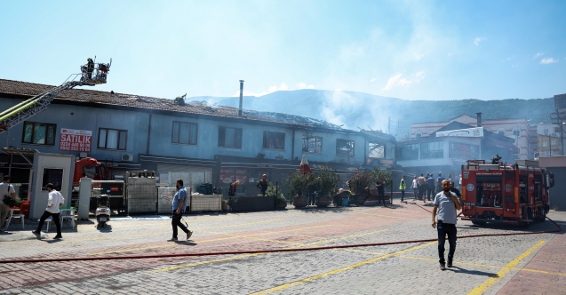 Kayhan'da elektrik kontağı yangını: 34 Personel ve 16 araçla dev müdahale