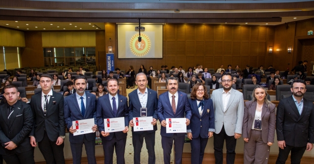 Milletvekili Ahmet Kılıç öncülüğünde Bursa'da genç  parlamenterlerin yemin töreni