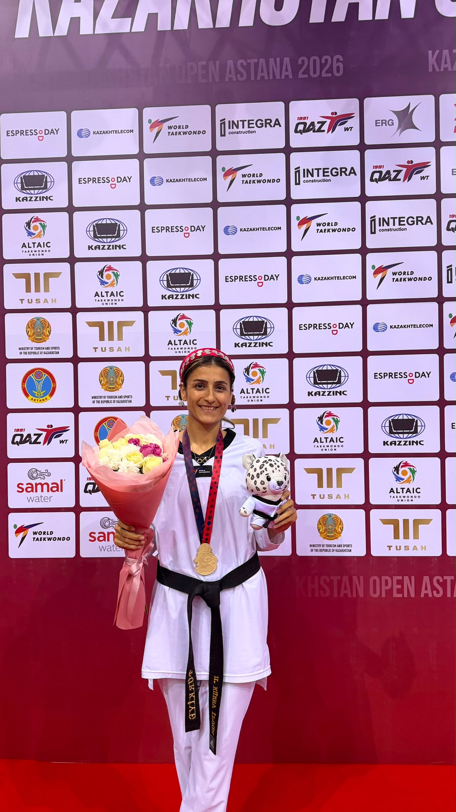 Milli Tekvandocu Hatice Kübra İlgün Kazakistan'da fırtına estirdi