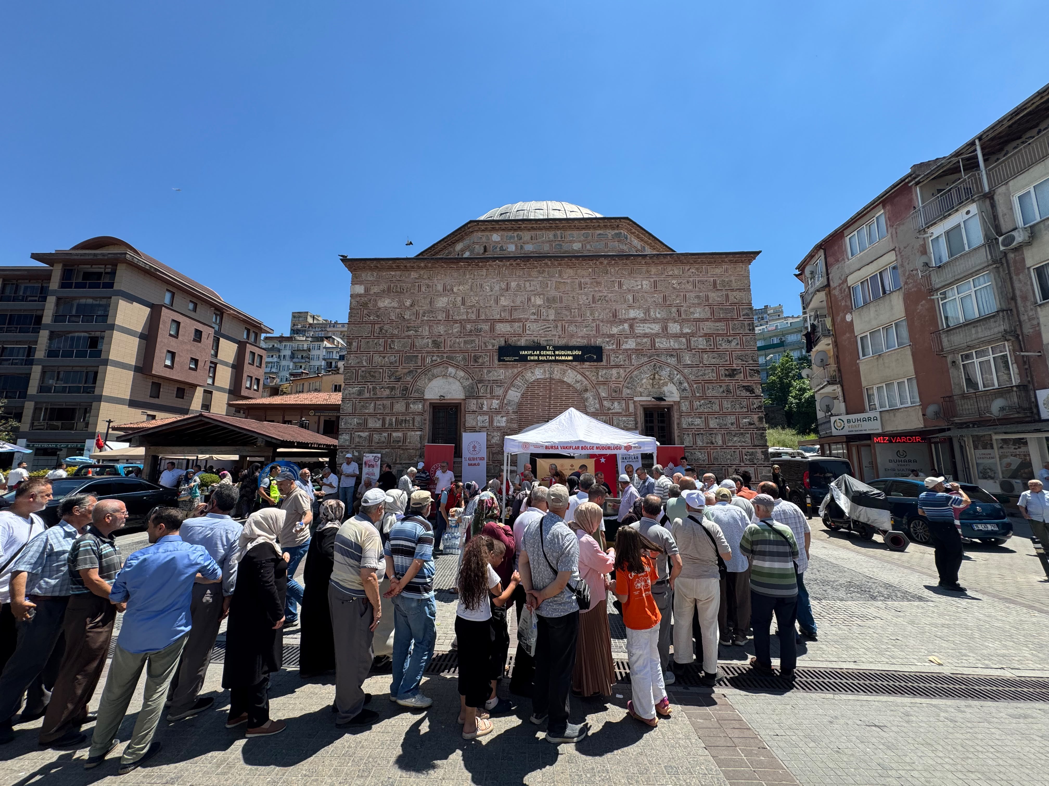 Vakıflar Bölge Müdürlüğü'nden 4 ilde geniş katılımlı aşure ikramı