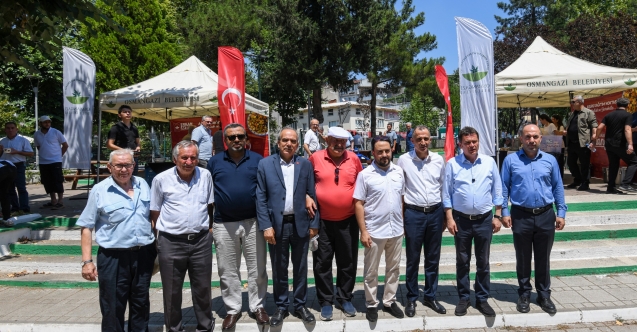 Mihraplı Camii'de cuma namazı sonrası Başkan Aydın'dan aşure ikramı