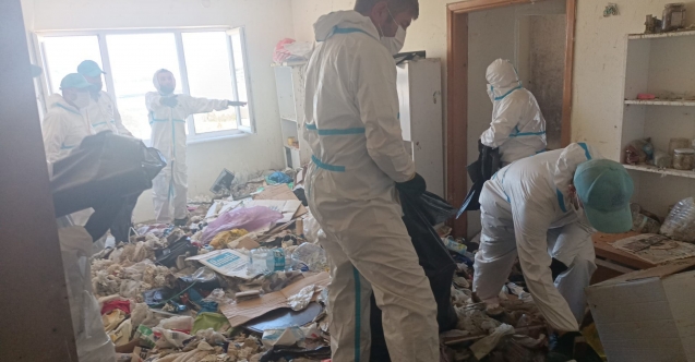 Balkan Mahallesi'nde çöp evden 28 ton atık çıktı