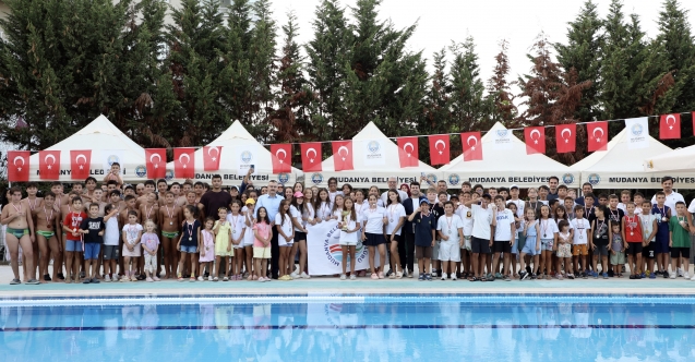 Mudanya’da 30 Ağustos coşkusu: 2. Zafer Kupası Sutopu Şenliği havuzda yapıldı