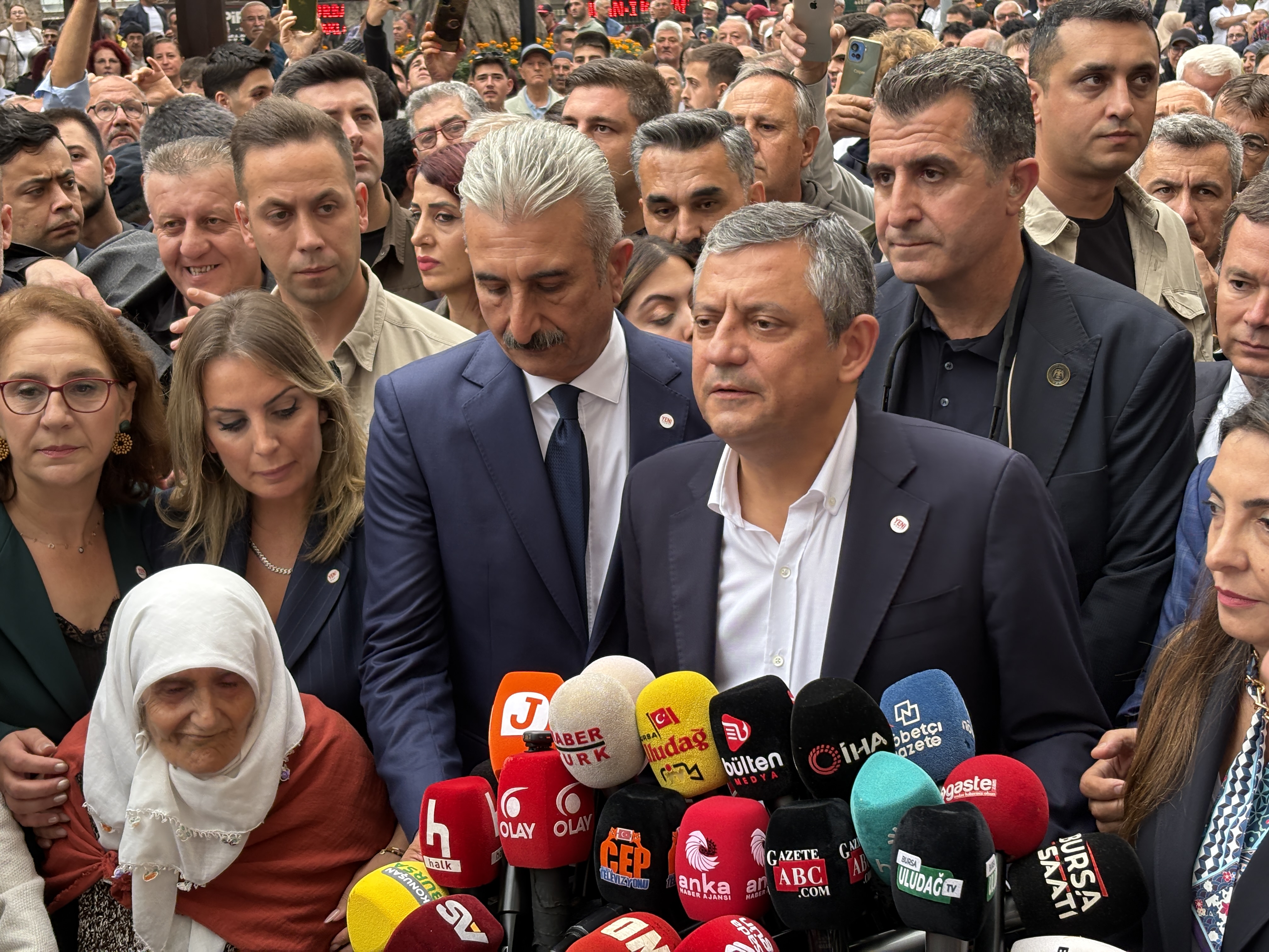 Özgür Özel Bursa’dan seslendi: “Bozbey’e sahip çıkın, Bursa’ya sahip çıkın”