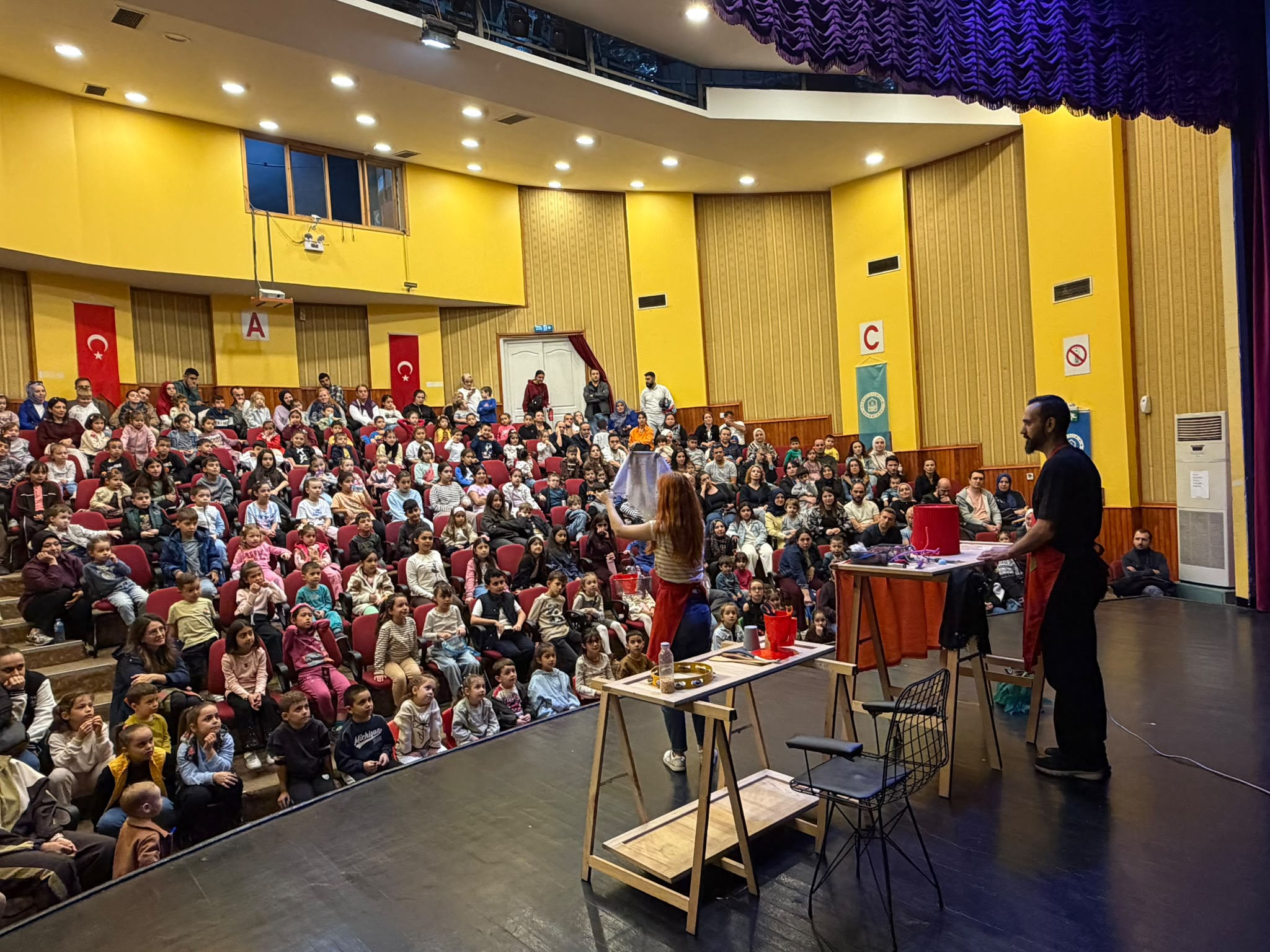 Yıldırım’da miniklere ücretsiz tiyatro: ‘Evden Uzakta’ Adile Naşit Sahnesi’nde