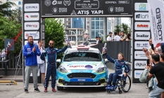 Engelli ralli pilotu Kübra aracını başarıdan başarıya sürüyor