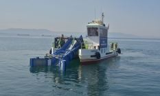 Bursa sahilleri sezona hazır: Deniz süpürgesi iş başında