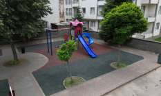 İnegölde 7 Mahallede 22 Parkın Zemini Yenileniyor