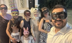 Memleket Yanarken Çılgın Maskeli Balo!