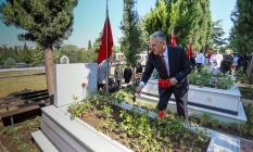 Vali Ayyıldız#039;dan 15 Temmuz şehitlerinin kabirlerine ziyaret