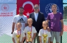 Bursalı minik raketler kortta devleşti