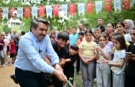 Başkan Oktay Yılmaz çocukların oyunlarına eşlik etti