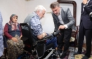 Büyükşehir, akülü sandalye talebini yerine getirdi