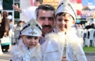 700 çocuk klasik otomobillerle şehir turu attı