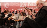 Osmangazi’de 23 Nisan rüzgarı: Cahit Berkay ve gençler aynı sahnede