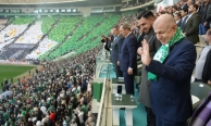 Ümit Özdağ’dan Bursaspor tribününde şampiyonluk coşkusu