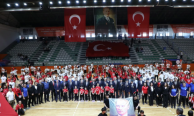 İnegöl'de Gençlik Bayramı performanslarla renklendi