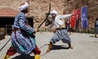 700. fetih yılına kılıçlı kutlama