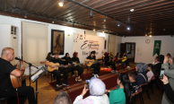 İnegöl’de gitar kursunu tamamlayan kursiyerlere sertifika