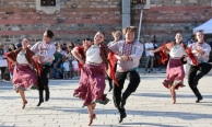 Dünya dansları Bursa sokaklarını renklendirdi