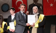 Bursa Uludağ Üniversitesi'nde mimarlık mezunları diplomalarını aldı