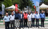 Mihraplı Camii'de cuma namazı sonrası Başkan Aydın'dan aşure ikramı