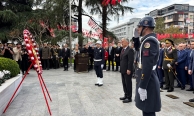 Bursa’da Cumhuriyet’e çelenkli anma