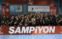 Bursa Büyükşehir Belediyespor zirveyi bırakmadı