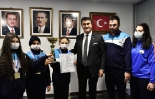 Başkan Dündar Rekortmen Atıcılarla Buluştu