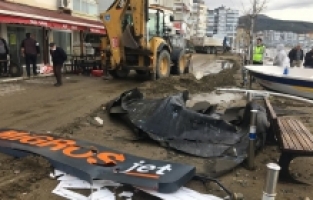 Büyükşehir’de lodos mesaisi