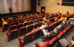 Önce film izlediler sonra yönetmenle söyleştiler