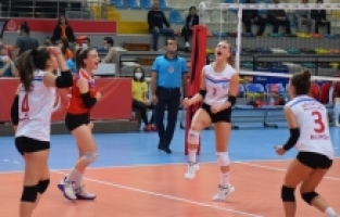 Zorlu maçı Nilüfer’in gençleri aldı