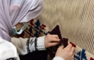 Yıldırım'dan kadınlara halı dokuma kursu