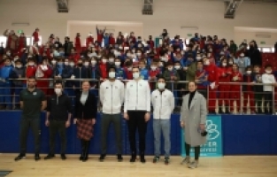 Bursasporlu basketbolcular çocuklarla buluştu