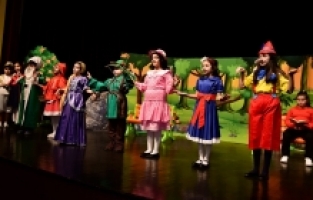 'Çocuk drama kursu' mezunları sahnede