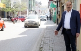 Başkan Türkyılmaz'dan Büyükşehire: Yetki verin ana caddeleri de biz yapalım